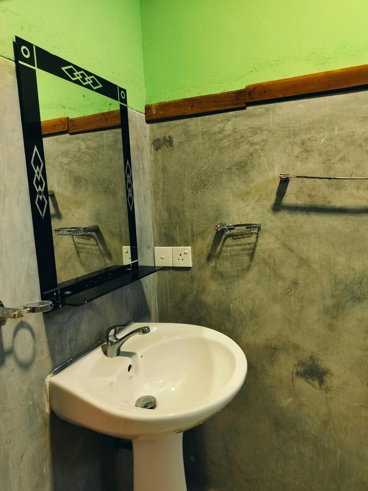 Nancy Guest Hotel Mirissa Bagian luar foto