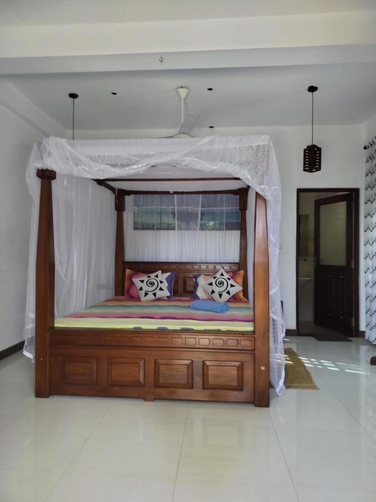 Nancy Guest Hotel Mirissa Bagian luar foto