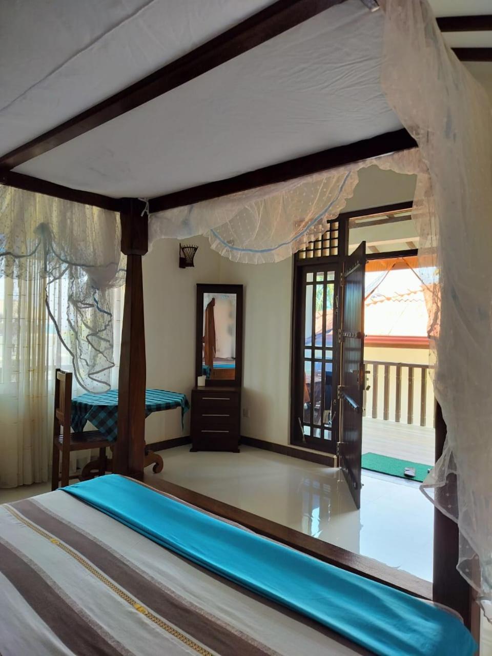 Nancy Guest Hotel Mirissa Bagian luar foto