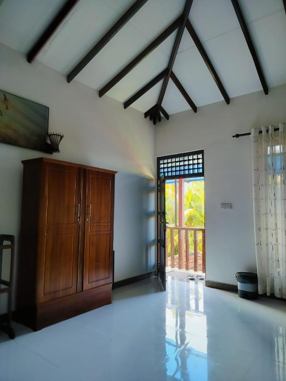 Nancy Guest Hotel Mirissa Bagian luar foto