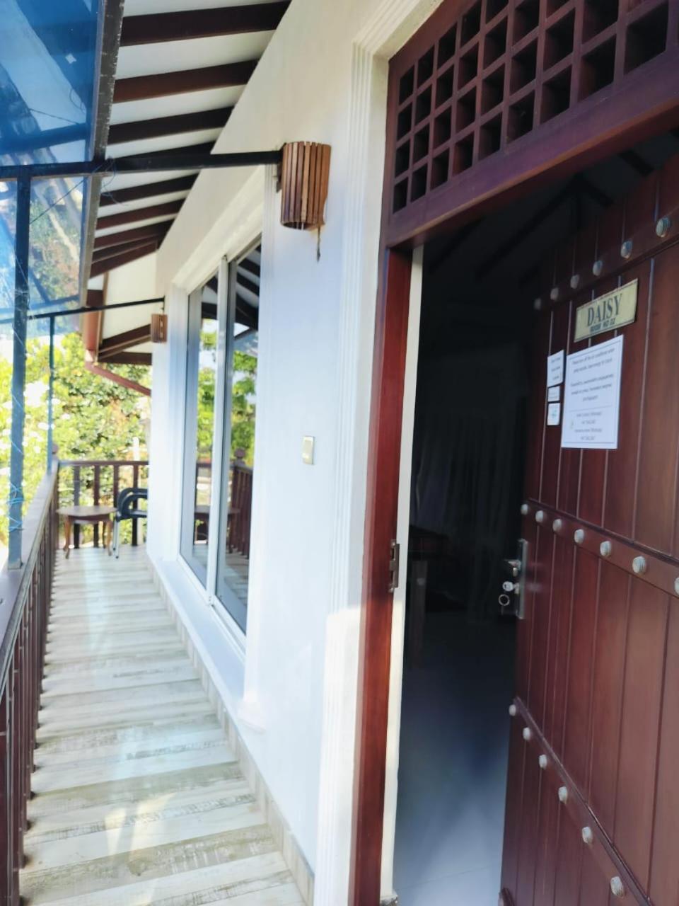 Nancy Guest Hotel Mirissa Bagian luar foto