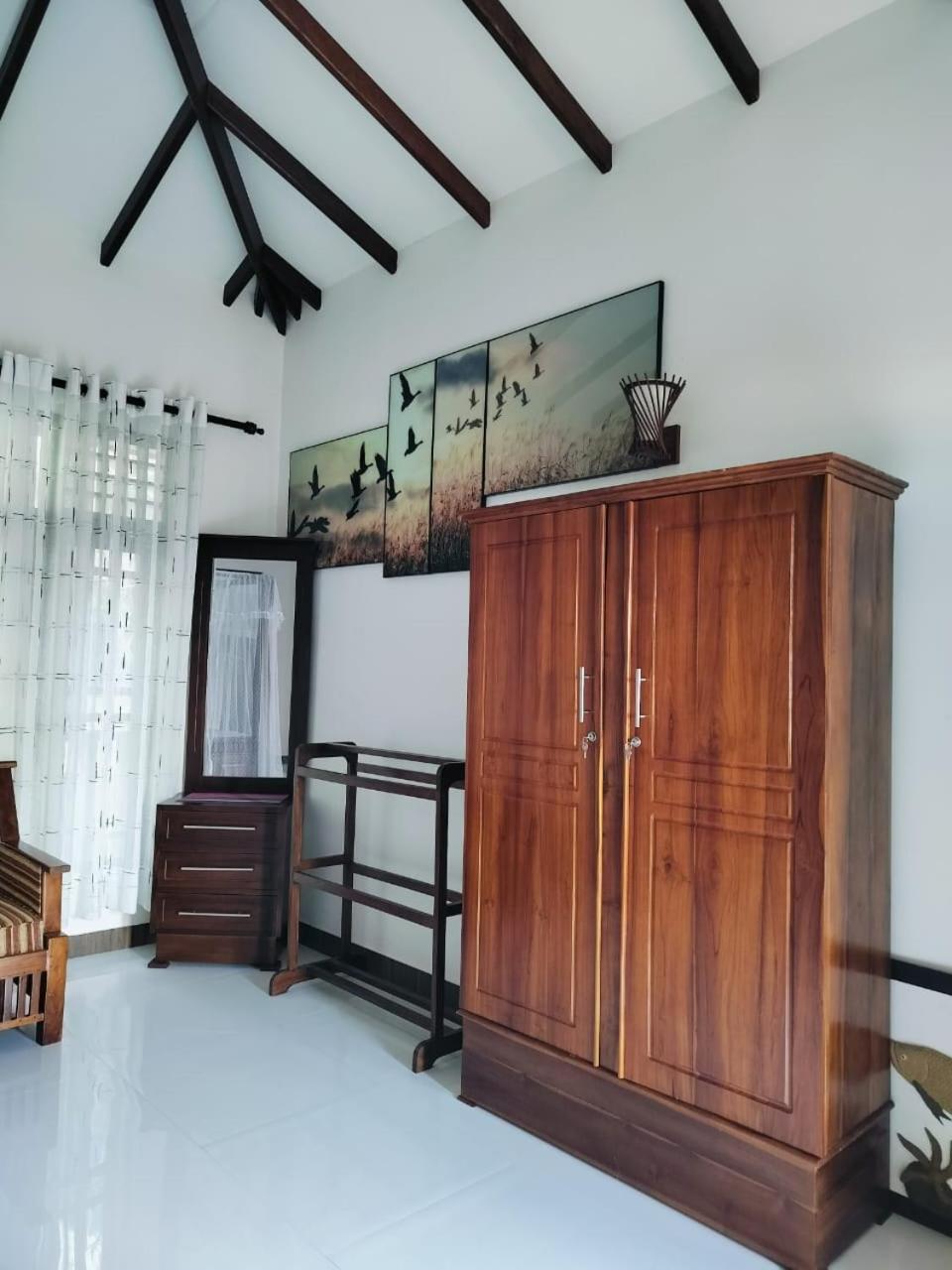 Nancy Guest Hotel Mirissa Bagian luar foto