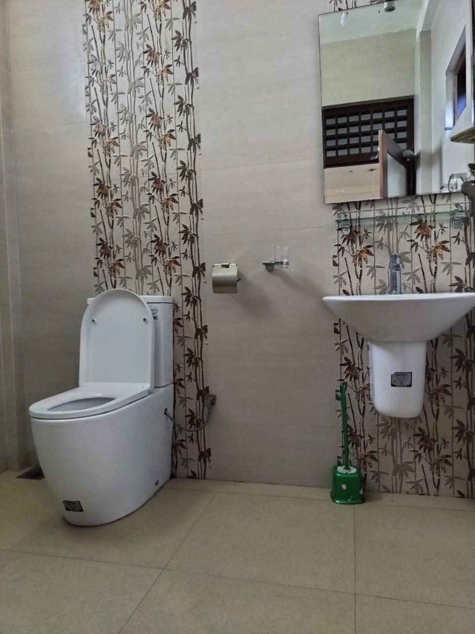 Nancy Guest Hotel Mirissa Bagian luar foto