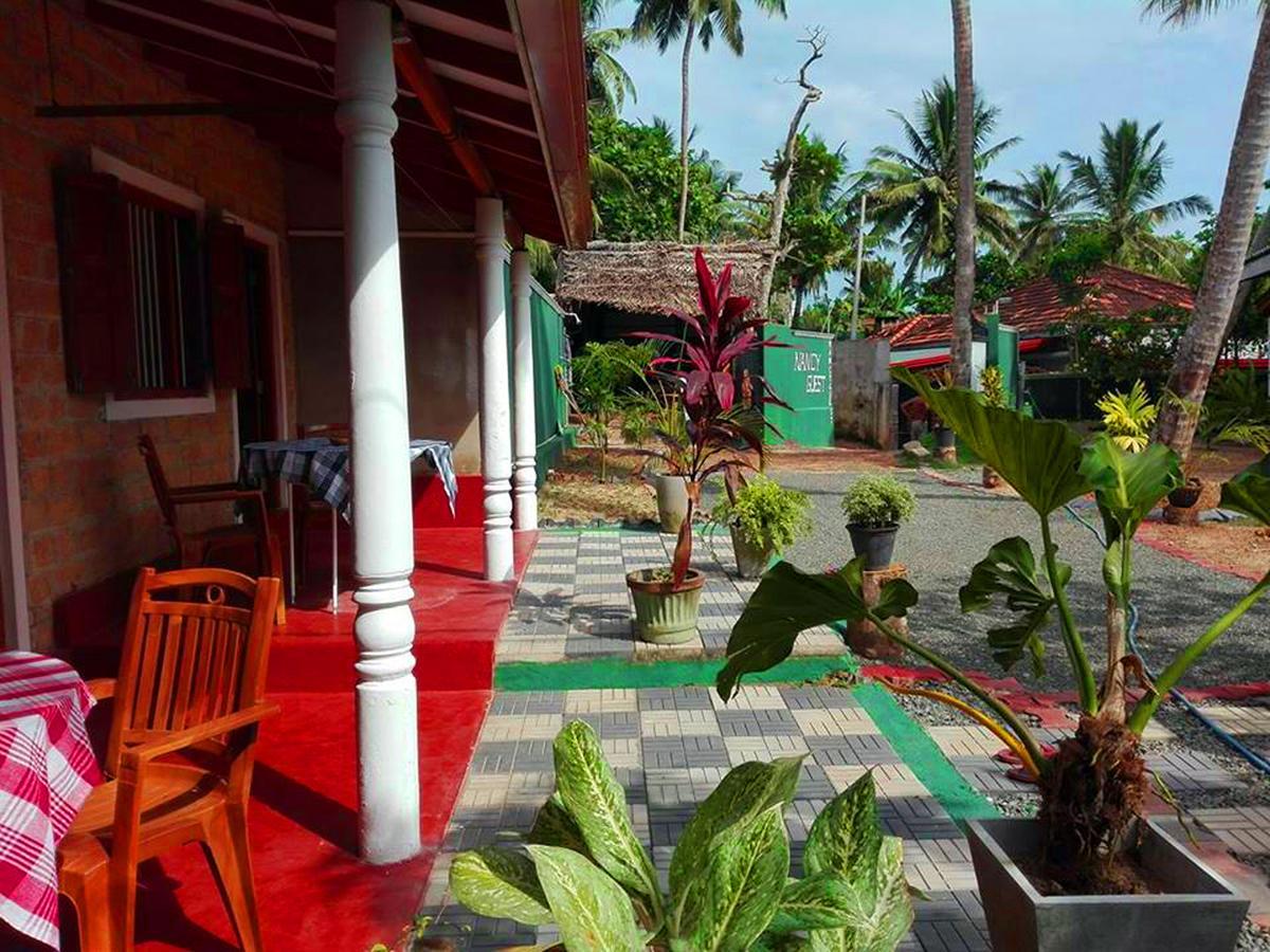 Nancy Guest Hotel Mirissa Bagian luar foto