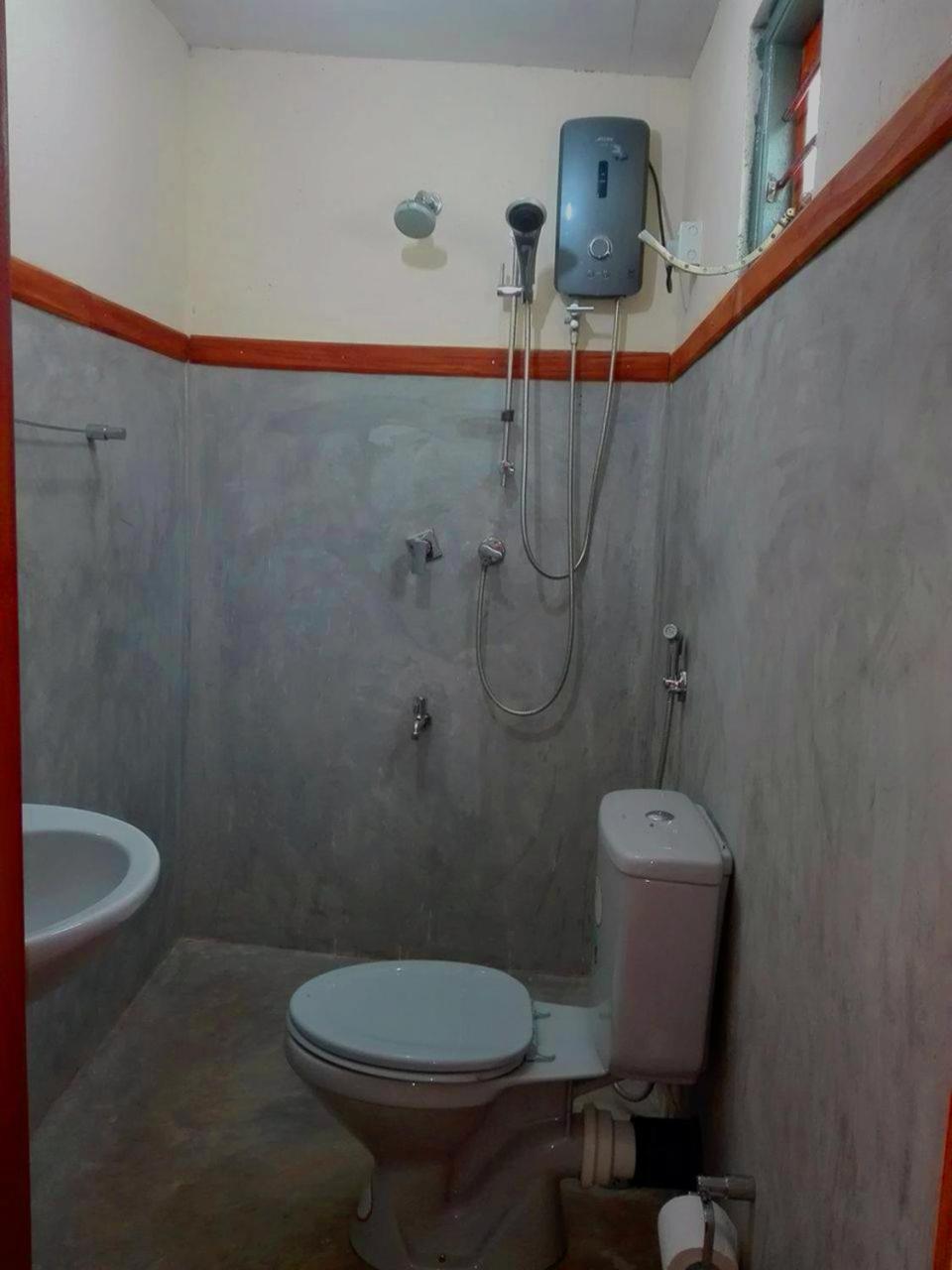 Nancy Guest Hotel Mirissa Bagian luar foto